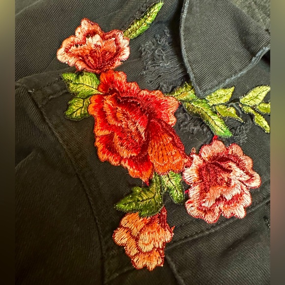 Fall ready 🍁Distressed Rose Embroidered Denim Jacked - Picture 2 of 8